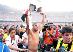 GALERIA: Relembre momentos de Adriano pelo Flamengo