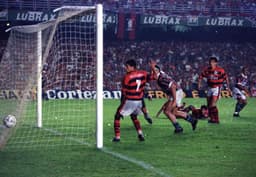Renato Gaúcho marcou o famoso gol de barriga na final do Carioca 1995