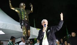 Estátua do ex-jogador, apontado como o maior da história do Coritiba