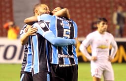 Libertadores - LDU x Grêmio (Foto: Javier Cazar/AFP)