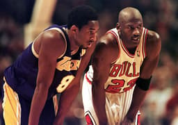 Kobe Bryant e Michael Jordan em jogo histórico entre Lakers e Bulls em 1997
