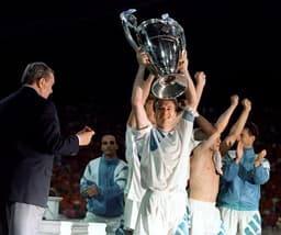 Em 1993, o francês Olympique de Marselha surpreendeu e bateu o Milan na final