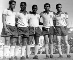 Vavá (segundo da direita para a esquerda): Olimpíada (1952) e&nbsp;Copas de 1958 e 1962<br>