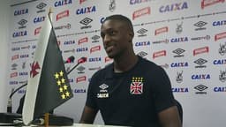 William Oliveira foi apresentado pelo Vasco após o treino desta sexta-feira em São Januário (Foto: David Nascimento/LANCE!Press)
