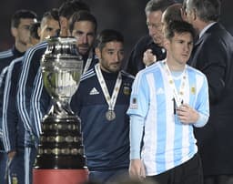 2015 - Messi tem atuação de destaque na Copa América, mas na final contra o Chile amarga novo vice