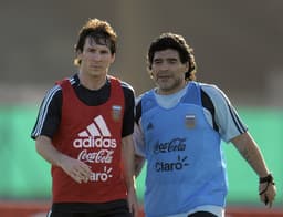 Foto ao lado de Maradona: Messi sempre foi comparado a Diego Maradona