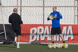 Goleiro Walter voltou a treinar no Corinthians (Foto: Daniel Augusto Jr)