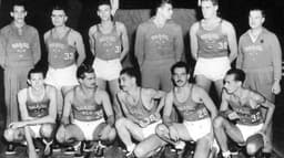 A equipe de basquete brasileira que foi medalha de bronze em Londres-1948 (Foto: Acervo CBB)