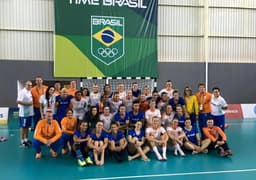 Seleção Brasileira e Holandesa / Foto: page Fabiana Dara Diniz