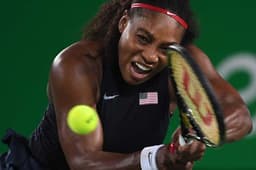 Serena Williams continua mostrando a raça habitual durante os jogos