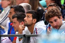 O tenista Novak Djokovic de olho no duelo entre Sérvia e França pelo basquete
