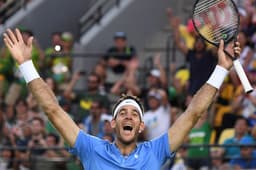 Del Potro celebra a vitória sobre Rafael Nadal nas semifinal da chave de simples do tênis
