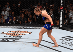 Paige VanZant comemora vitória no UFC Vancouver