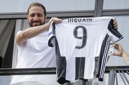 Higuain foi contratado pela Juventus por 90 milhões de euros (em torno de R$ 324 milhões) e lidera lista