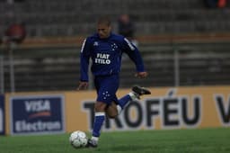 2003 - Alex conduziu o Cruzeiro ao título da Copa do Brasil. Tríplice Coroa da Raposa
