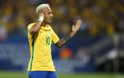 Neymar comemora gol no Brasil x Bolívia
