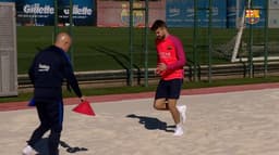 Piqué volta a treinar no Barcelona após lesão no pé