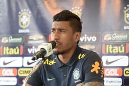 Paulinho em entrevista coletiva na Seleção Brasileira