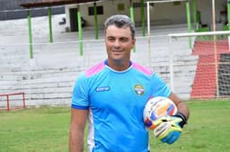 Com 13 clubes no currículo, Ricardo Pinto ficou marcado por suas passagens por Fluminense e Atlético-PR