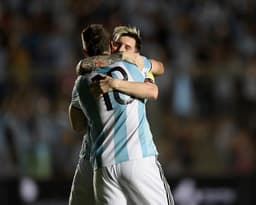 Messi e Pratto - Argentina x Colômbia