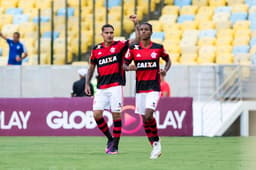 Guerrero festeja gol sobre o Santos