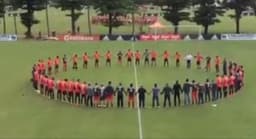Jogadores do Flamengo fizeram minuto de silêncio em homenagem às vítimas da tragédia