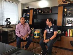 Galvão Bueno conta histórias sobre Ayrton Senna