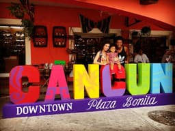 Rafael Vaz viaja para Cancún em férias com a família