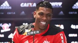 Colombiano Berrío tornou-se o sétimo estrangeiro do Flamengo, como opção para o setor ofensivo