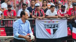 Rogério Ceni voltou ao Morumbi para um jogo depois de mais de um ano