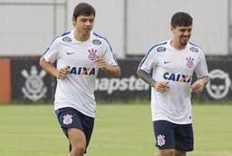 Fagner e Romero, durante treino do Corinthians