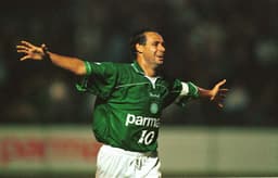 Evair com a camisa do Palmeiras em 1999