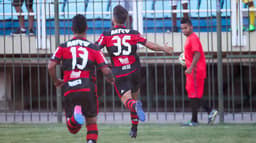 Veja imagens da vitória do Flamengo no Raulino de Oliveira