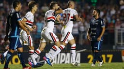 Pratto comemora gol na terça pelo São Paulo