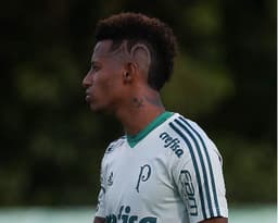 Tchê Tchê no treino do Palmeiras