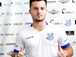 Jean Chera, hoje no Sinop-MT, tem apenas 21 anos e rodou por clubes no Brasil e na Europa. Confira imagens da carreira do jogador