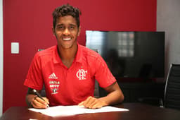 Gabriel renovou com o Flamengo até dezembro 2019