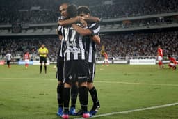 O Botafogo vai em busca de um título que não conquista desde 95. Veja campanha na era dos pontos corridos ano a ano