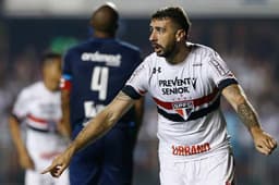 Pratto tem quatro gols de cabeça pelo São Paulo