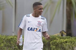 Pedrinho foi promovido no Corinthians após se destacar na Copinha