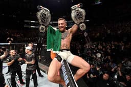 McGregor ostenta dois cinturões conquistados no UFC
