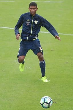 Márcio Araújo teve contrato renovado automaticamente pelo número de jogos
