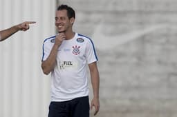 Rodriguinho deixou treino do Corinthians mais cedo