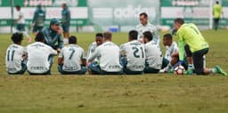 Cuca conversa com os prováveis titulares do jogo contra o Tucumán