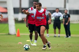Vecchio passou a treinar com o elenco do Santos