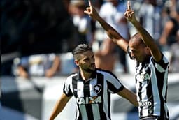 Roger e Rodrigo Pimpão - Chapecoense x Botafogo