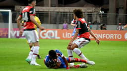 No sufoco, o Flamengo venceu o Bahia por 1 a 0, fora de casa, e está no G-4