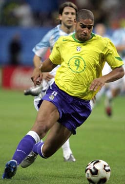 Adriano Imperador desequilibrou para o Brasil na final de 2005. Marcou duas vezes na goleada de 4 a 1 sobre a Argentina. E ainda teve o baile