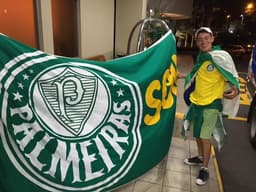 Arnaldo Torres levou sua bandeira ao hotel do Palmeiras