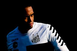 Sem brilho no ataque, Ricardo Oliveira atuou apenas 24 vezes nesta temporada